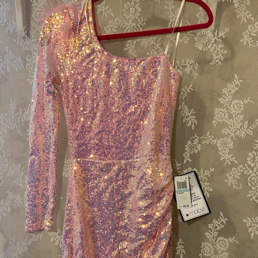 BRAND NEW PINK SPARKLY FEATHER DRESS MACYS!!!! SIZE 5/6